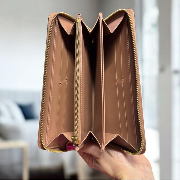 Louis Vuitton Vernis Zippy Wallet Vieux Rose - Picture 5 of 5